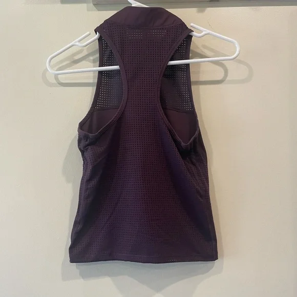 Women’s ATHLETIC Top - Picture 2 of 2